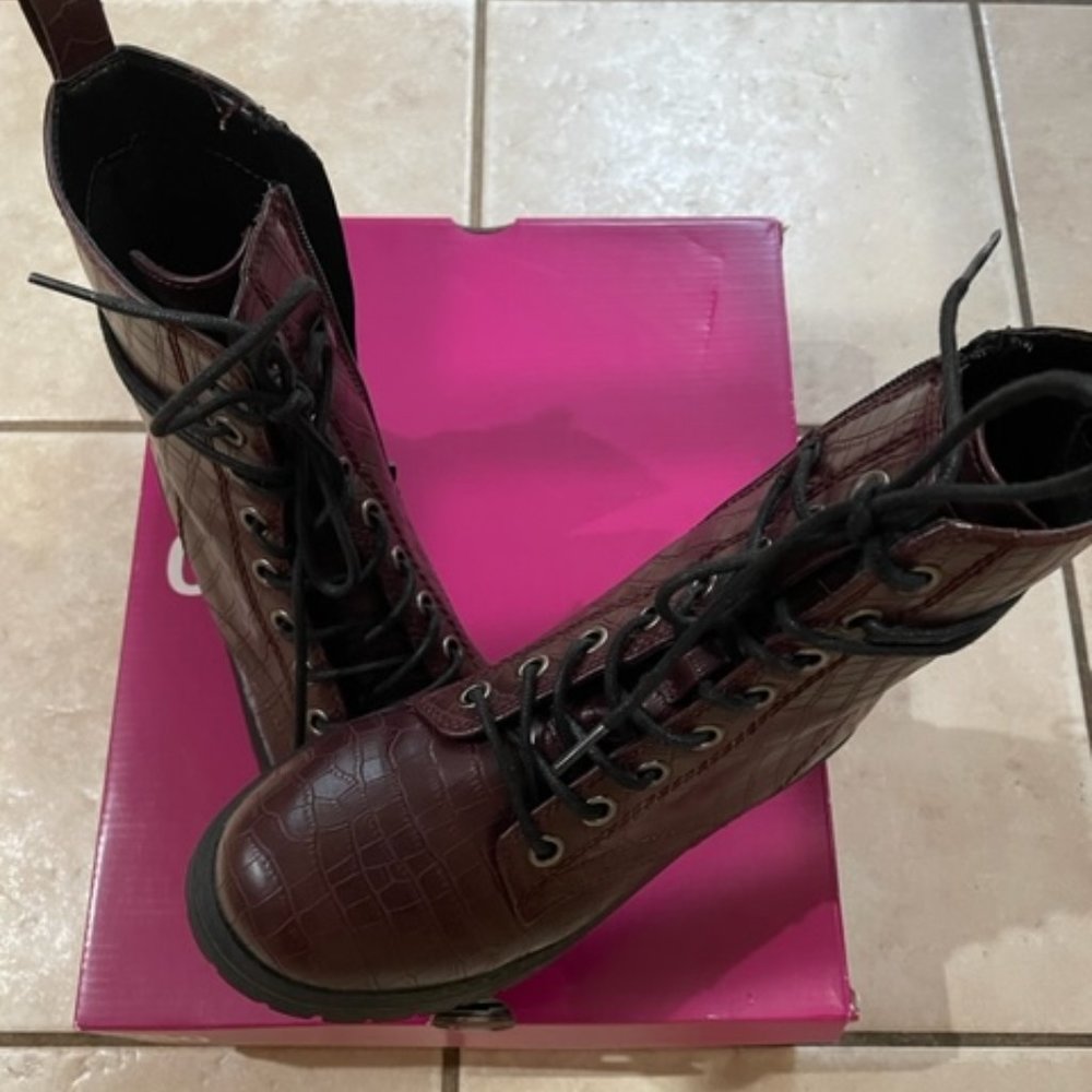 SO Bowfish Women's Combat Boots